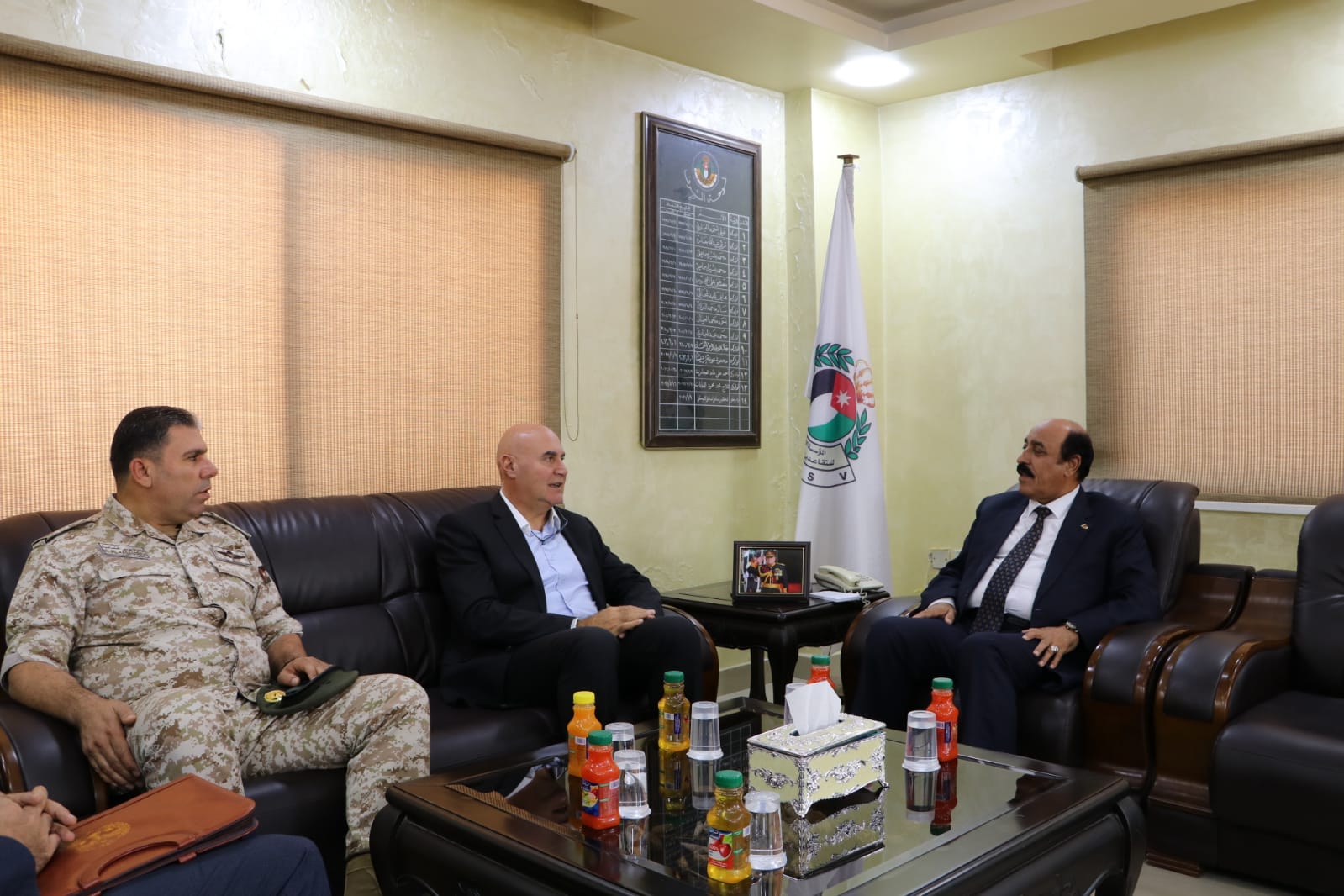 مدير عام مؤسسة المتقاعدين العسكريين يلتقي مدير صندوق الإئتمان العسكري