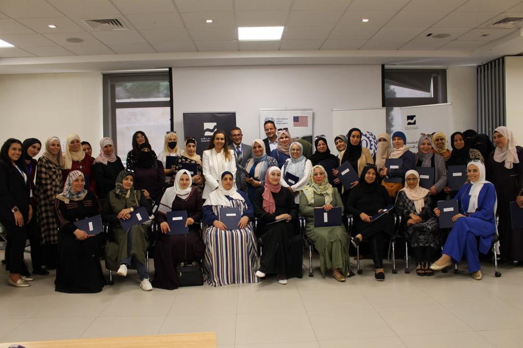 توقيع اتفاقيات منح لـ 139سيدة لإقامة مشاريع صغيرة