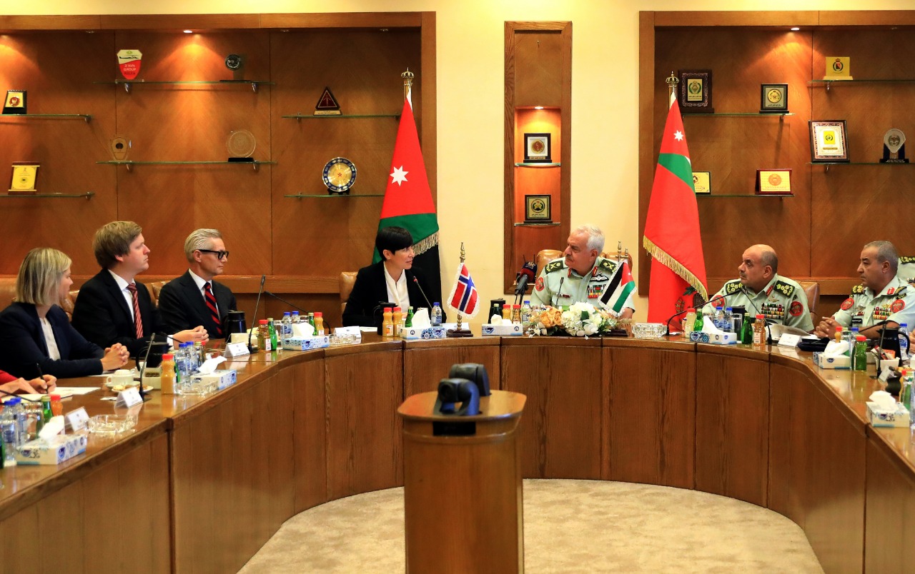 رئيس هيئة الأركان المشتركة يلتقي وفداً من البرلمان النرويجي