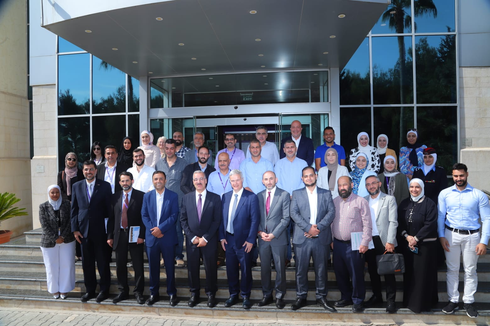 مجموعة المطار الدولي تعرض إنجازاتها في العمل المناخي في الجمعية العلمية الملكية