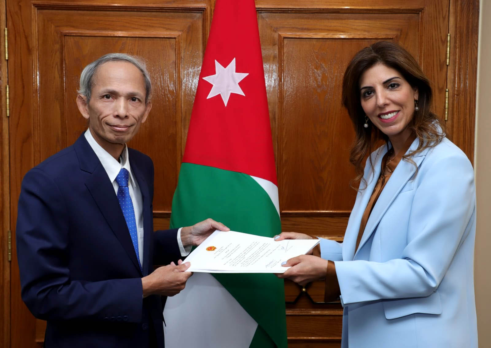 الخارجية تتسلم نسخة من أوراق اعتماد سفير فيتنام