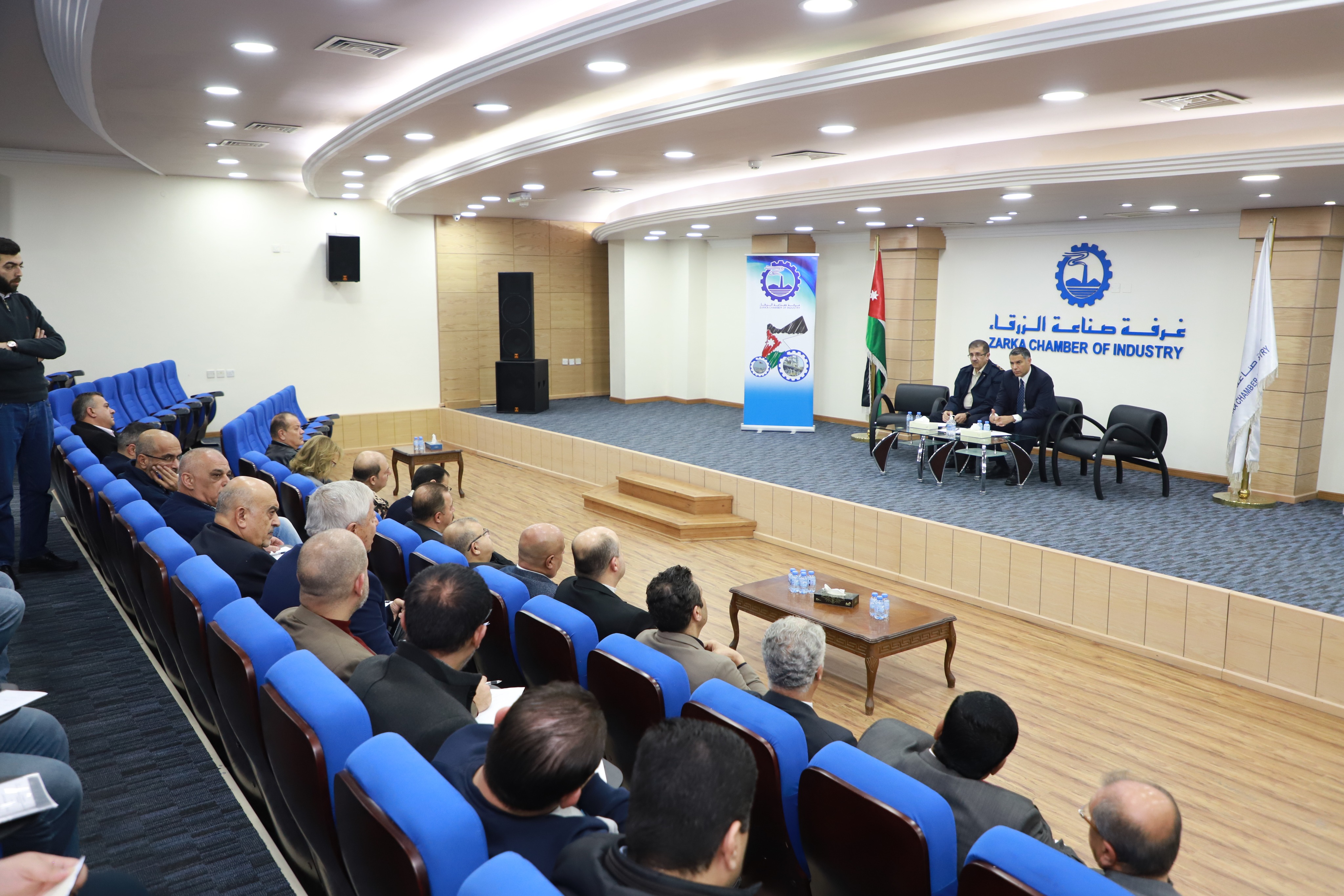 مدير الجمارك يبحث قضايا تهم القطاع الصناعي في الزرقاء والمفرق