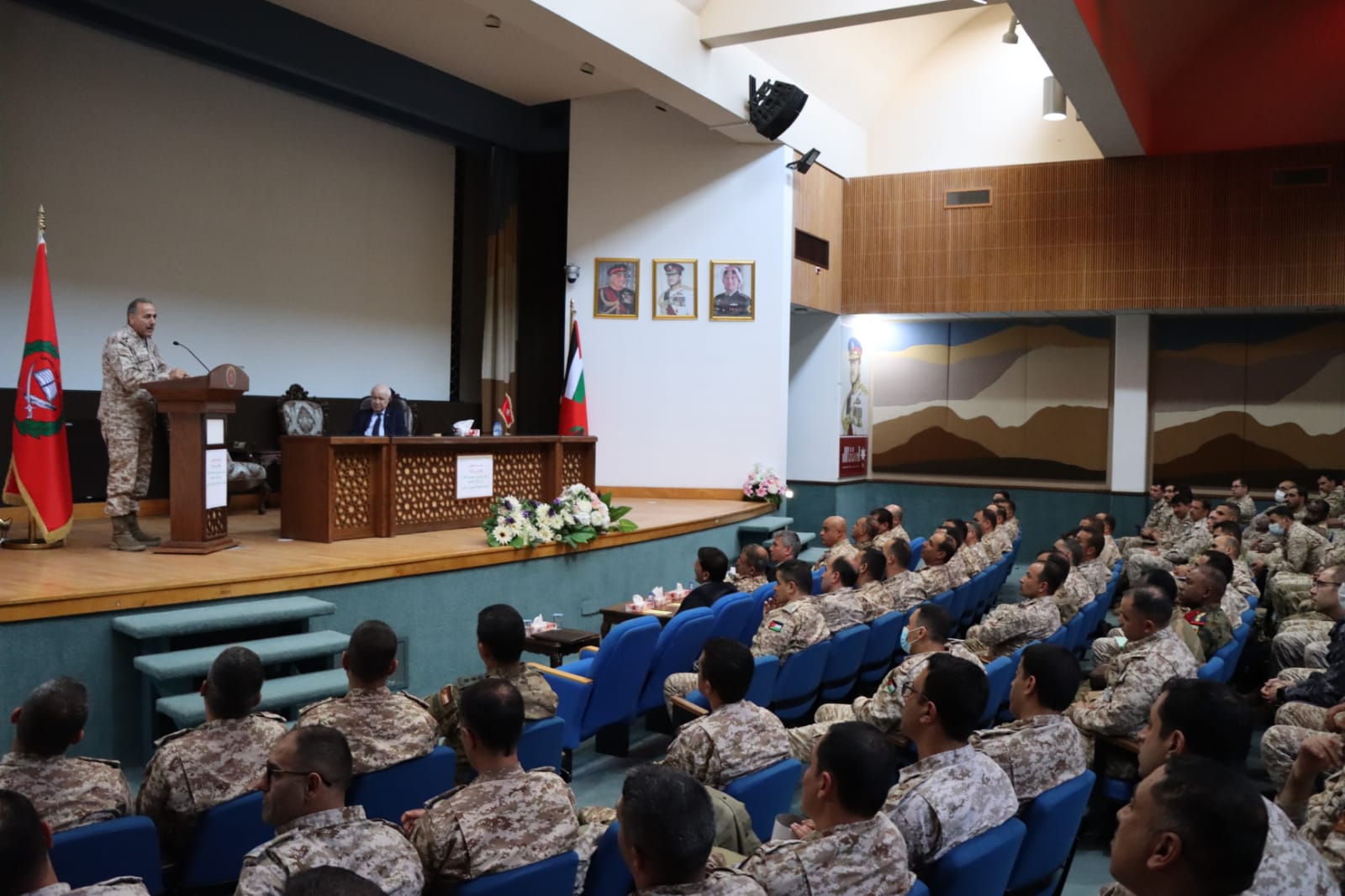 أبو غزالة يحاضر في كلية الدفاع الوطني