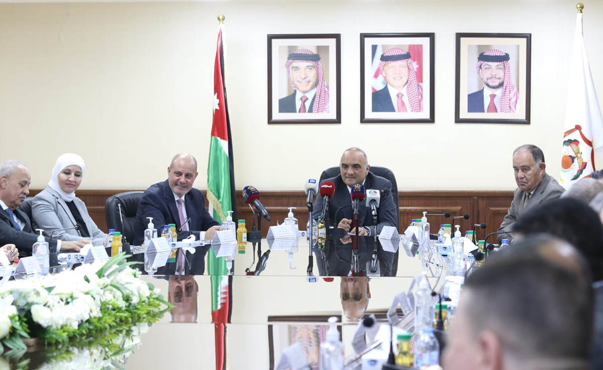 رئيس الوزراء يؤكد ضرورة توفير السلع بشكل كاف وبأسعار معقولة خلال شهر رمضان المبارك