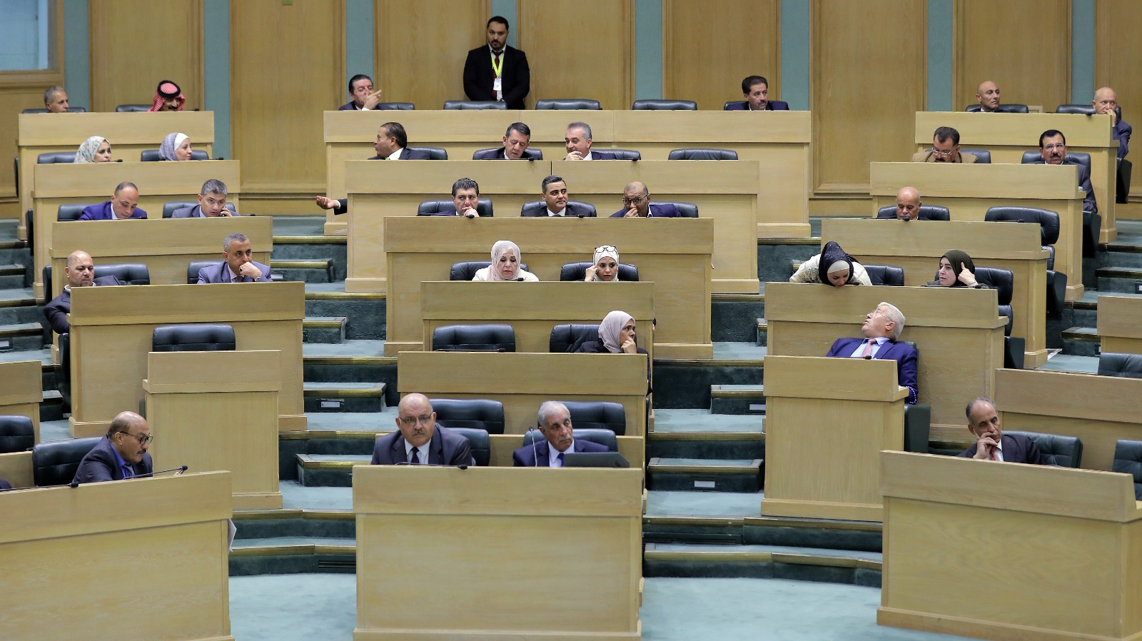 مجلس النواب يحول عددا من الأسئلة النيابية إلى استجوابات