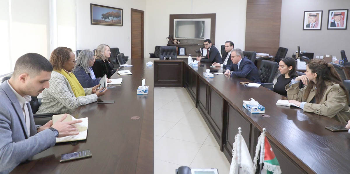 وزير الشباب يبحث ومنسقة الأمم المتحدة في الأردن التعاون المشترك