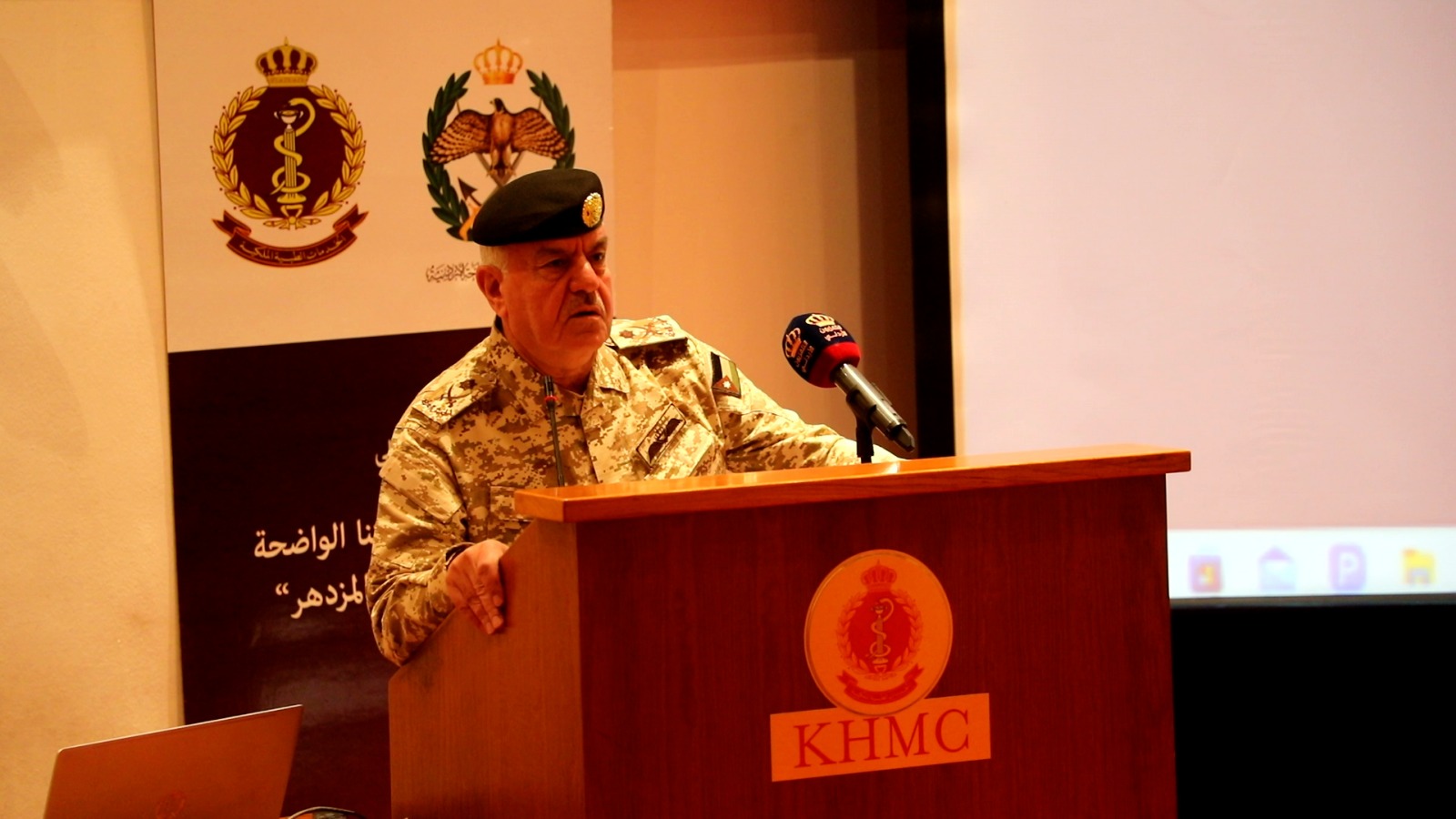 الحنيطي يزور مديرية الخدمات الطبية الملكية