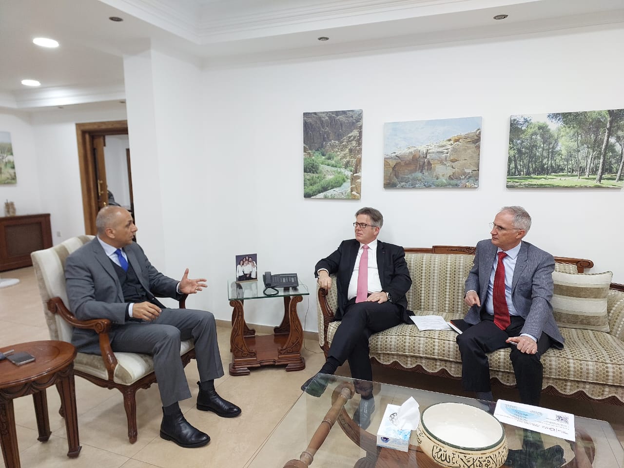 وزير البيئة يلتقي السفير الفرنسي لدى المملكة