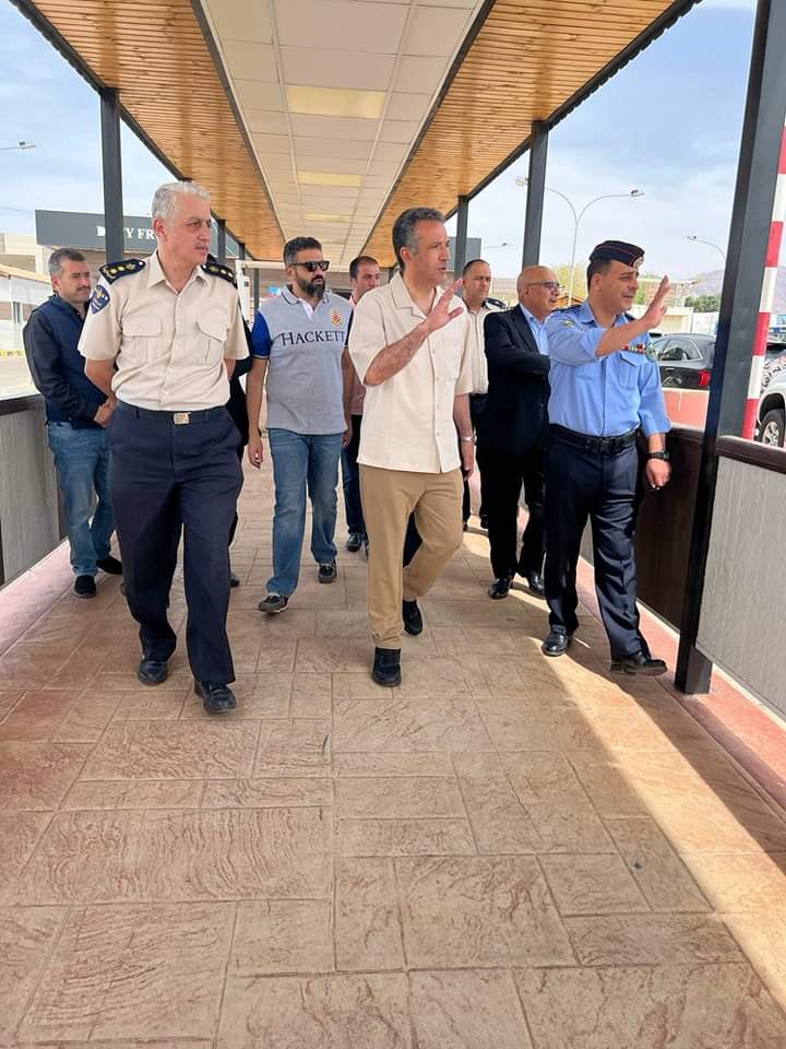 الفايز يتفقد معبر وادي عربة