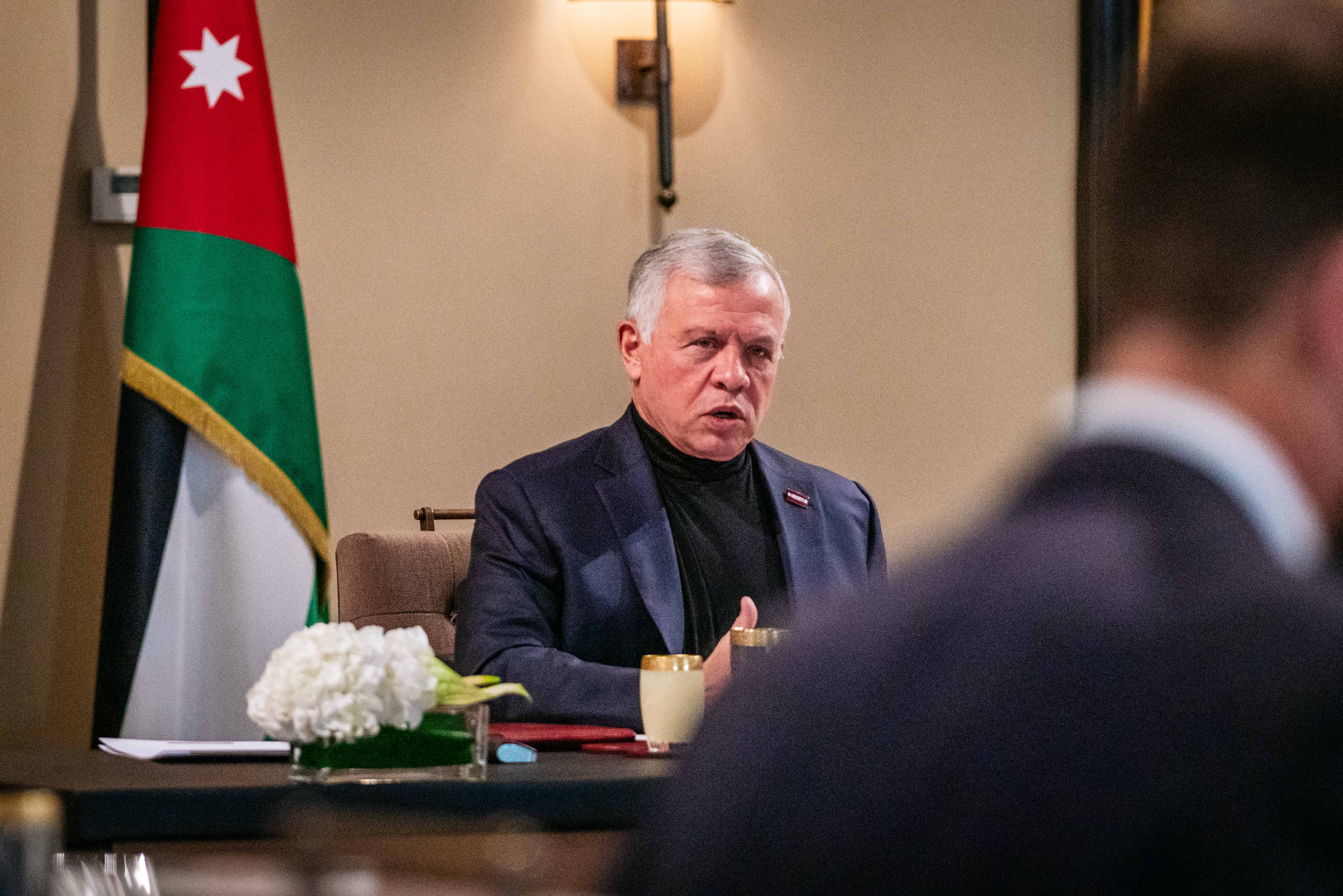 جلالة الملك يستقبل وفدا من الكلية الملكية البريطانية للدراسات الدفاعية