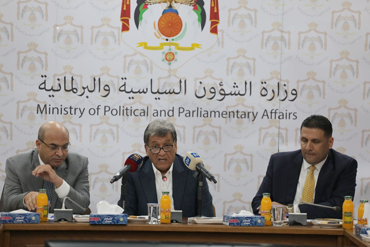 عزايزة يلتقي عددا من الأحزاب السياسية