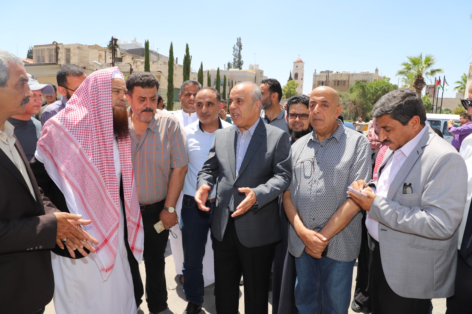 وزير التربية يودع بعثة الحج من المعلمين والعاملين في الوزارة