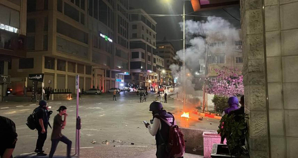 عشرات الإصابات خلال تفجير الاحتلال لمنزل أسير في نابلس