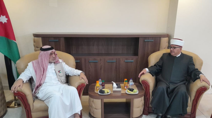 وزير الأوقاف يلتقي نظيره الفلسطيني في مقر البعثة الأردنية بمكة المكرمة