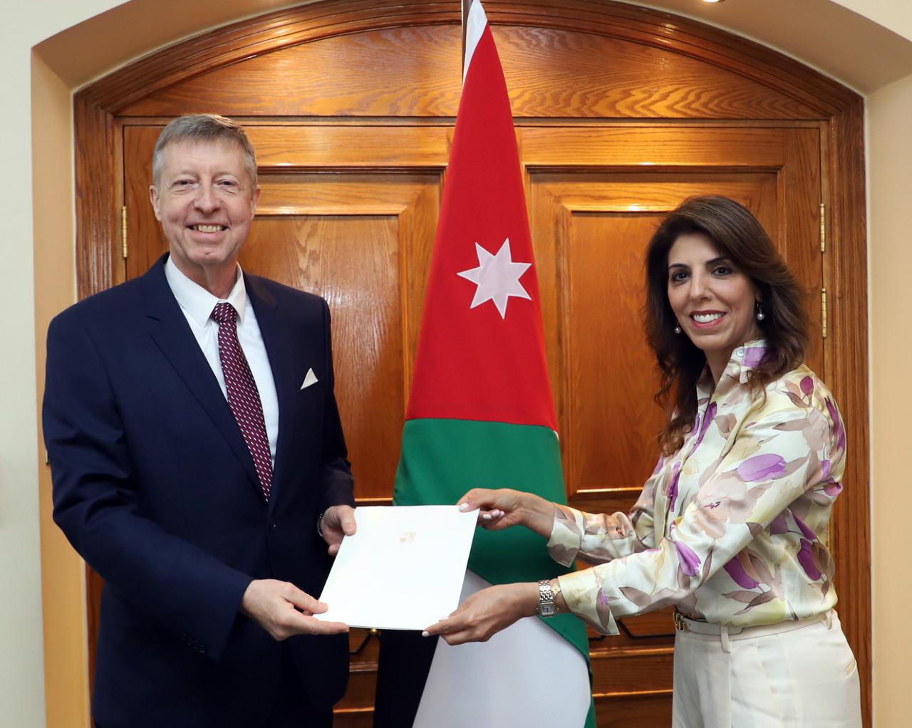 الخارجية تتسلم نسخة من أوراق اعتماد السفير التشيكي