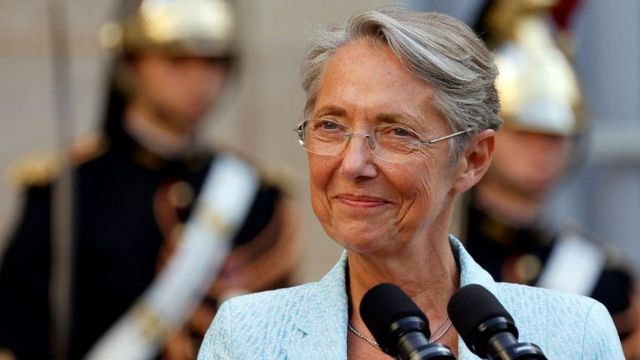 ماكرون يقرّر إبقاء إليزابيت بورن رئيسة لوزراء فرنسا