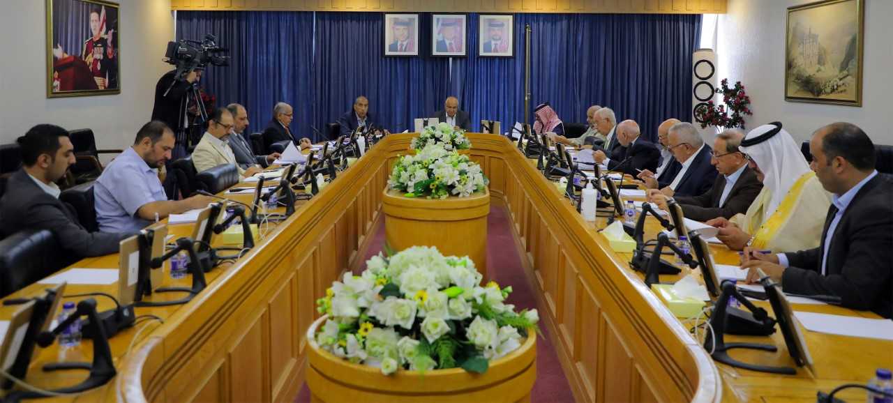 “إدارية الأعيان” تُناقش سياسات واستراتيجيات تحديث القطاع العام