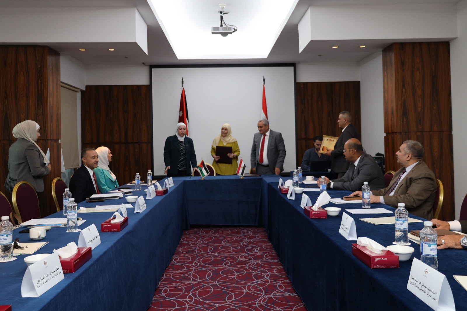 دراسة إنشاء خطوط جديدة تربط المناطق السياحية بين الأردن ومصر بالحافلات