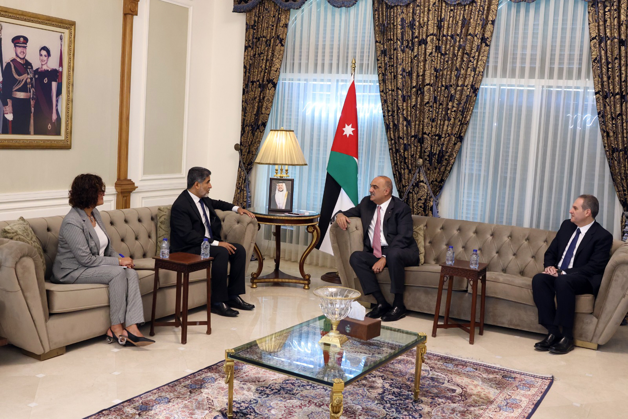 الخصاونة يلتقي المدير الإقليمي لمنظمة الصحة العالمية