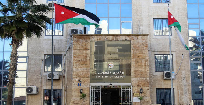 العمل تدعو للإطلاع على النظامين الجديدين للعناية الطبيبة والسلامة المهنية