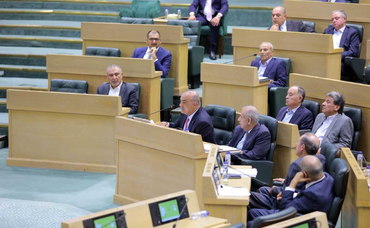 رئيس الوزراء: مشروع قانون الجرائم الإلكترونية يوفر الحماية لجميع الأردنيين ولا يحد من الحريات