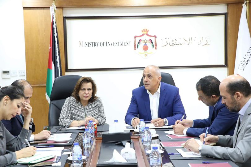 وزيرا الاستثمار والبيئة يبحثان الفرص المتاحة في مجال المشاريع الخضراء