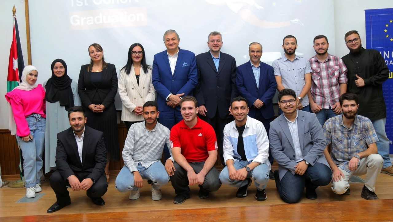 أورنج تحتفل بتخريج أول فوج من مختبر الابتكار المتنقل في جامعة فيلادلفيا