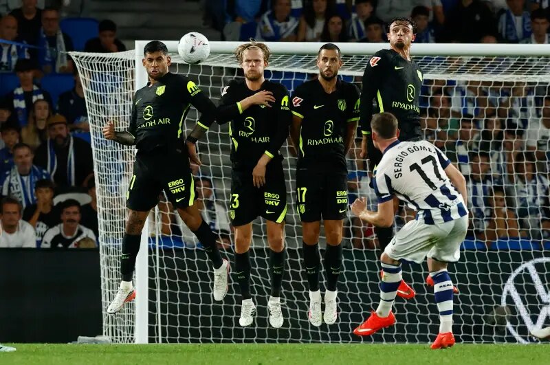 أتلتيكو مدريد يحسم مواجهة سوسيداد بثلاثية متأخرة