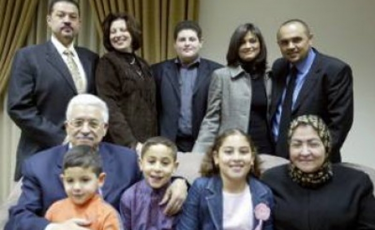 الجامعة العربية تتلقى طلبًا للحجز على أرصدة عباس وعائلته