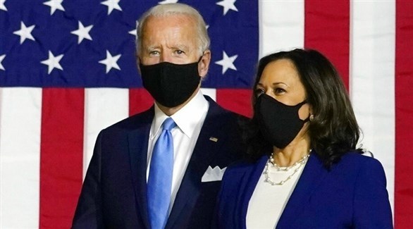 فاوتشي يطالب بتطعيم بايدن وهاريس