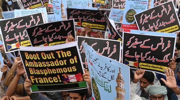 البرلمان الباكستاني يناقش طرد السفير الفرنسي