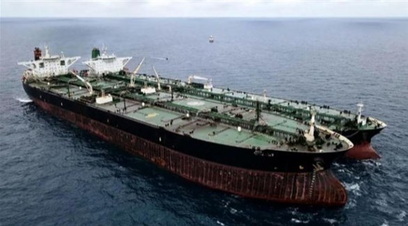 ناقلة إيرانية تبدأ إعادة تحميل شحنة نفط صادرتها أمريكا في اليونان