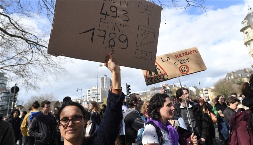 الاحتجاجات تتواصل في فرنسا رغم إقرار قانون التقاعد