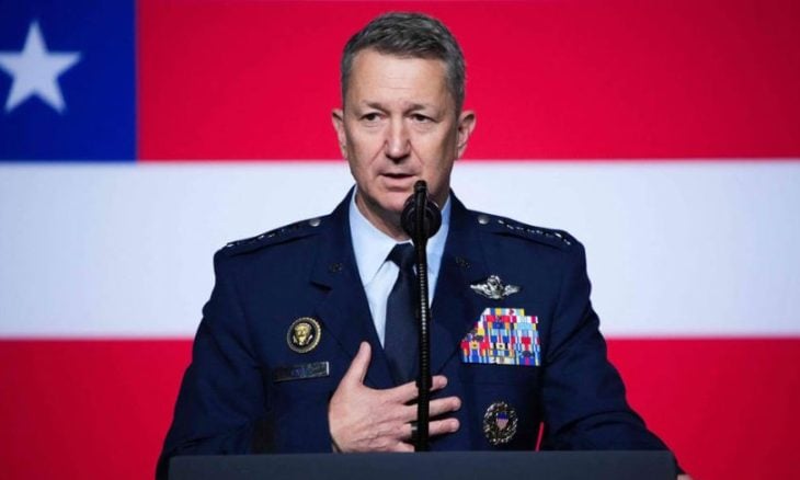 كين يؤكد جاهزية واشنطن لاستئناف العمليات القتالية ضد إيران