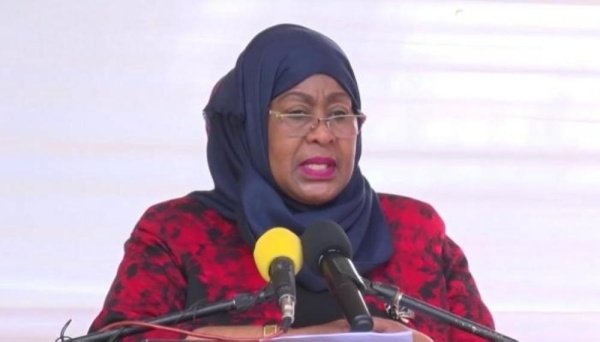 سامية حسن أول امرأة تتولى رسميا رئاسة تنزانيا