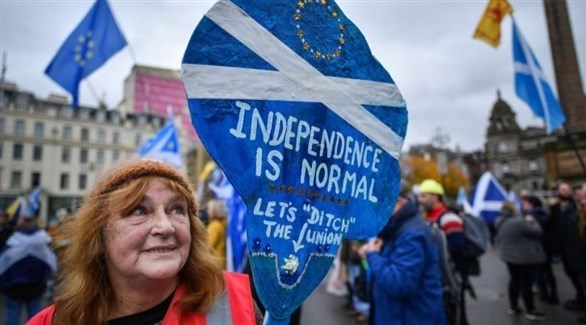 بريطانيا تخفف من تشددها ضد الاستفتاء على استقلال اسكتلندا