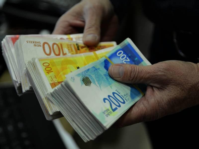 وزير مالية الإحتلال الإسرائيلي يوقع قرار اقتطاع 100 مليون شيكل من أموال السلطة