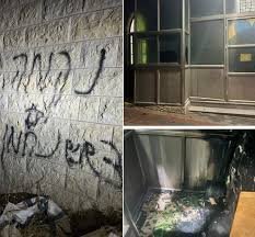 فلسطين.. مستوطنون يحرقون مسجدين شمال رام الله
