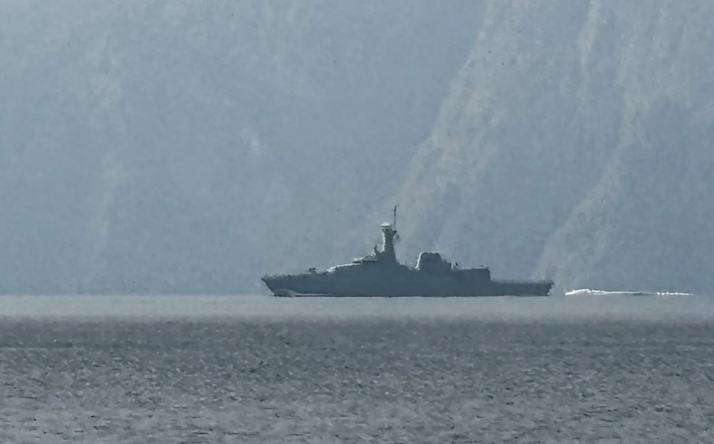 أكسيوس: سفن تابعة للبحرية الأميركية عبرت مضيق هرمز