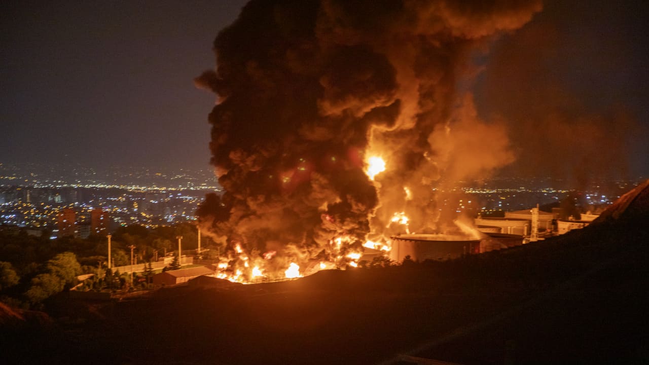 إسرائيل تكثف ضرباتها وتستهدف البنية التحتية في طهران