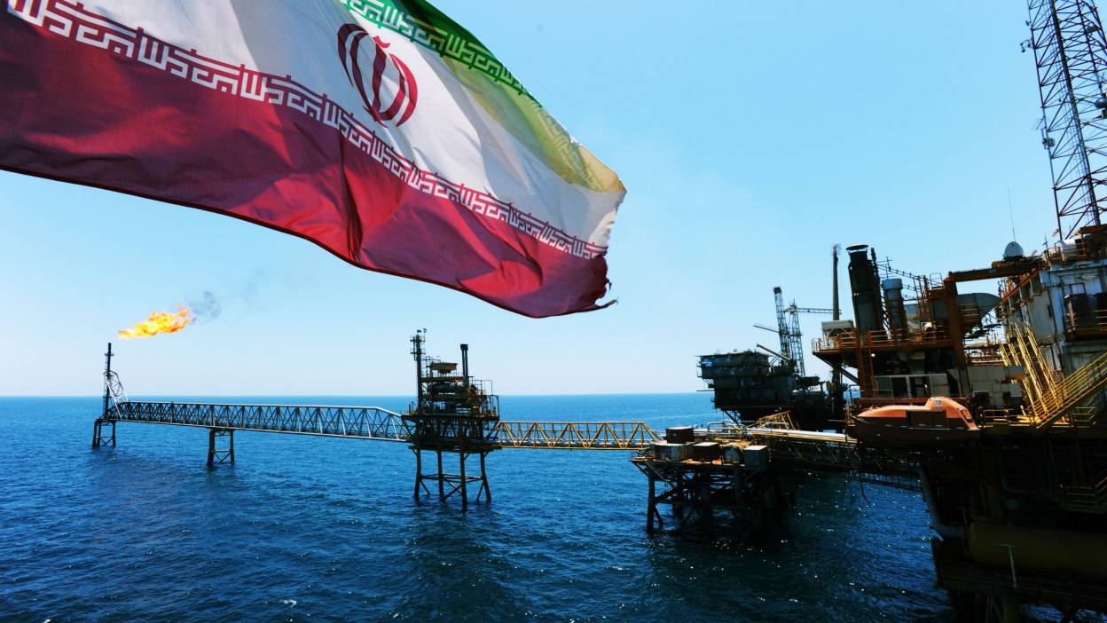 مدة 60 يوما.. واشنطن تمنح إيران إعفاء مؤقتا لتصدير النفط