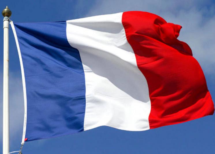 فرنسا تؤكد التزامها بحل الدولتين