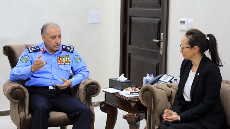 مدير الأمن العام يلتقي رئيس بعثة الصليب الأحمر في الأردن