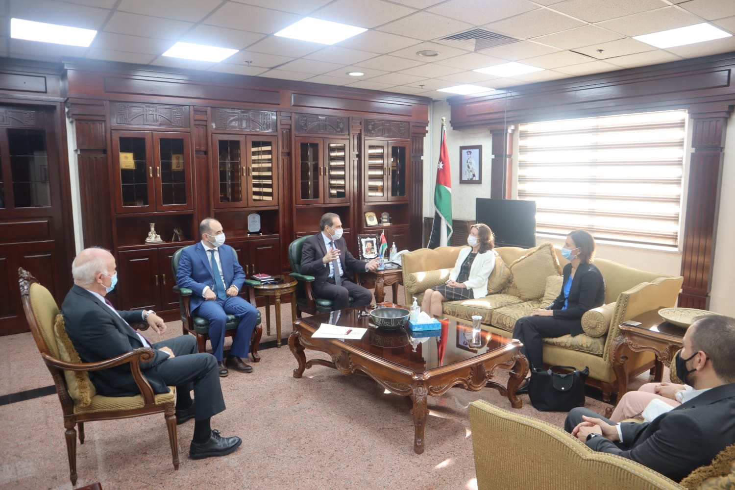 وزير الصحة يبحث مع السفيرة البريطانية تطوير عدد من المستشفيات والمراكز