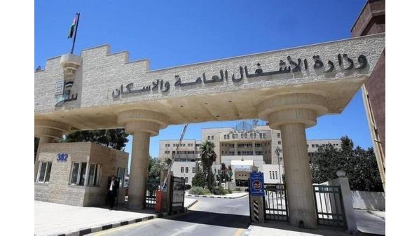 الأشغال بصدد البدء بإعادة تأهيل طريق إربد الزرقاء