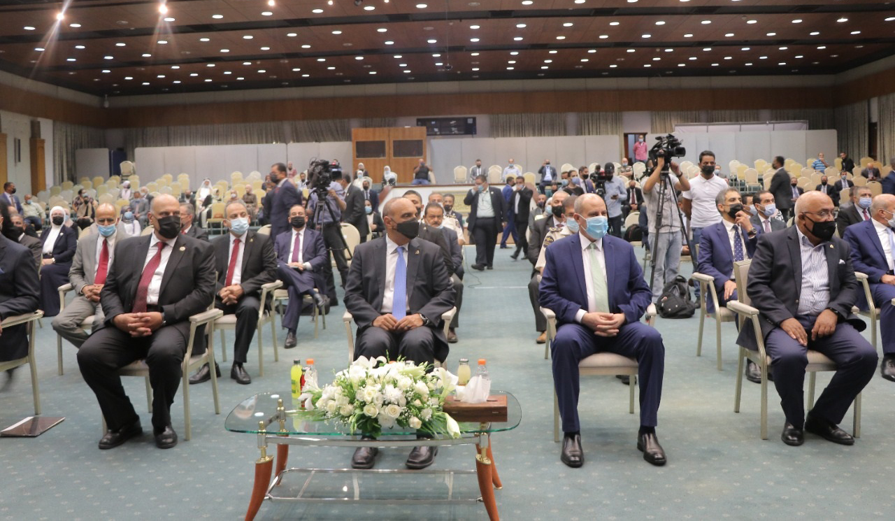 رئيس الوزراء يرعى حفل تكريم الفائزين بجائزة الموظف المثالي