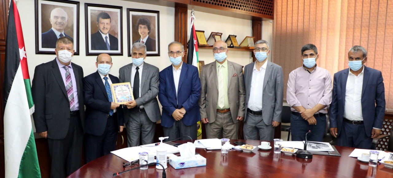 بحث التعاون بين مستشفى الجامعة وجامعة البوليتكنك في فلسطين