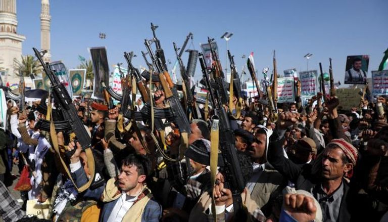من اليمن إلى الصومال.. حديث عن صفقة أسلحة بين الحوثي والشباب