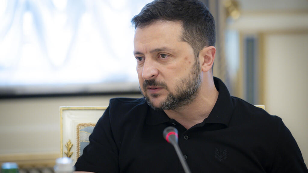 زيلينسكي يتحدث عن وثائق لإنهاء الحرب مع روسيا واتفاق ضمانات