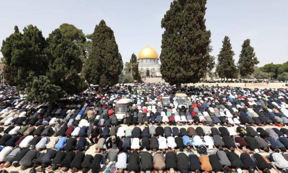 100 ألف يؤدون صلاة الجمعة الأولى من رمضان في المسجد الأقصى